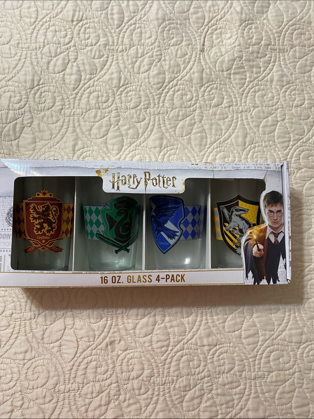 Harry Potter 16 oz Glass 4-Pack with Hogwarts House Crests New in Box
